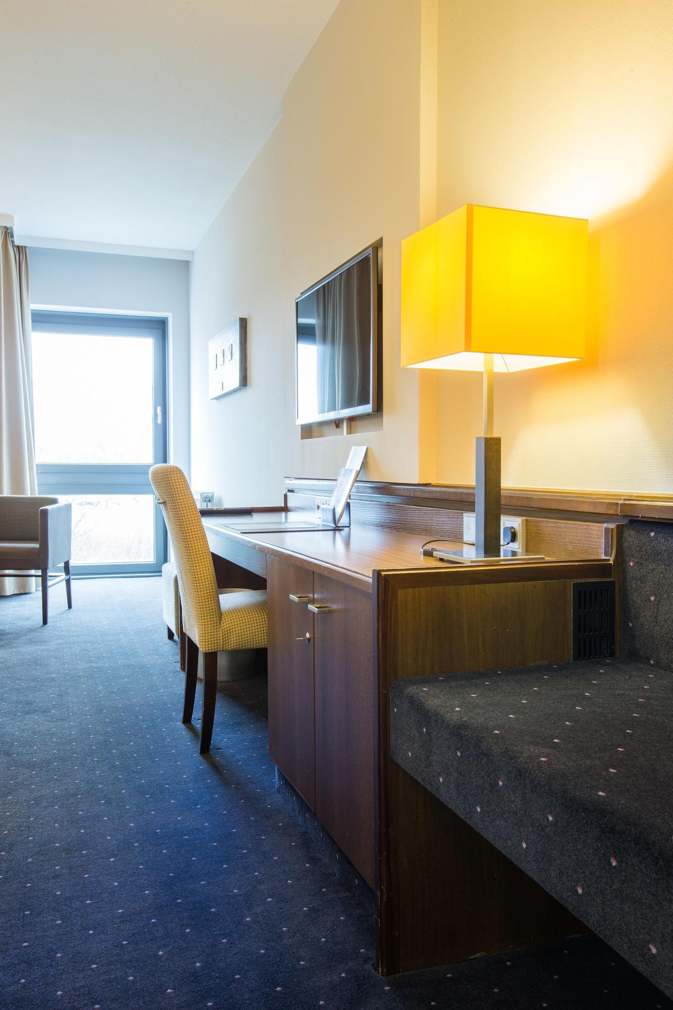 Park Inn By Radisson Luebeck Экстерьер фото