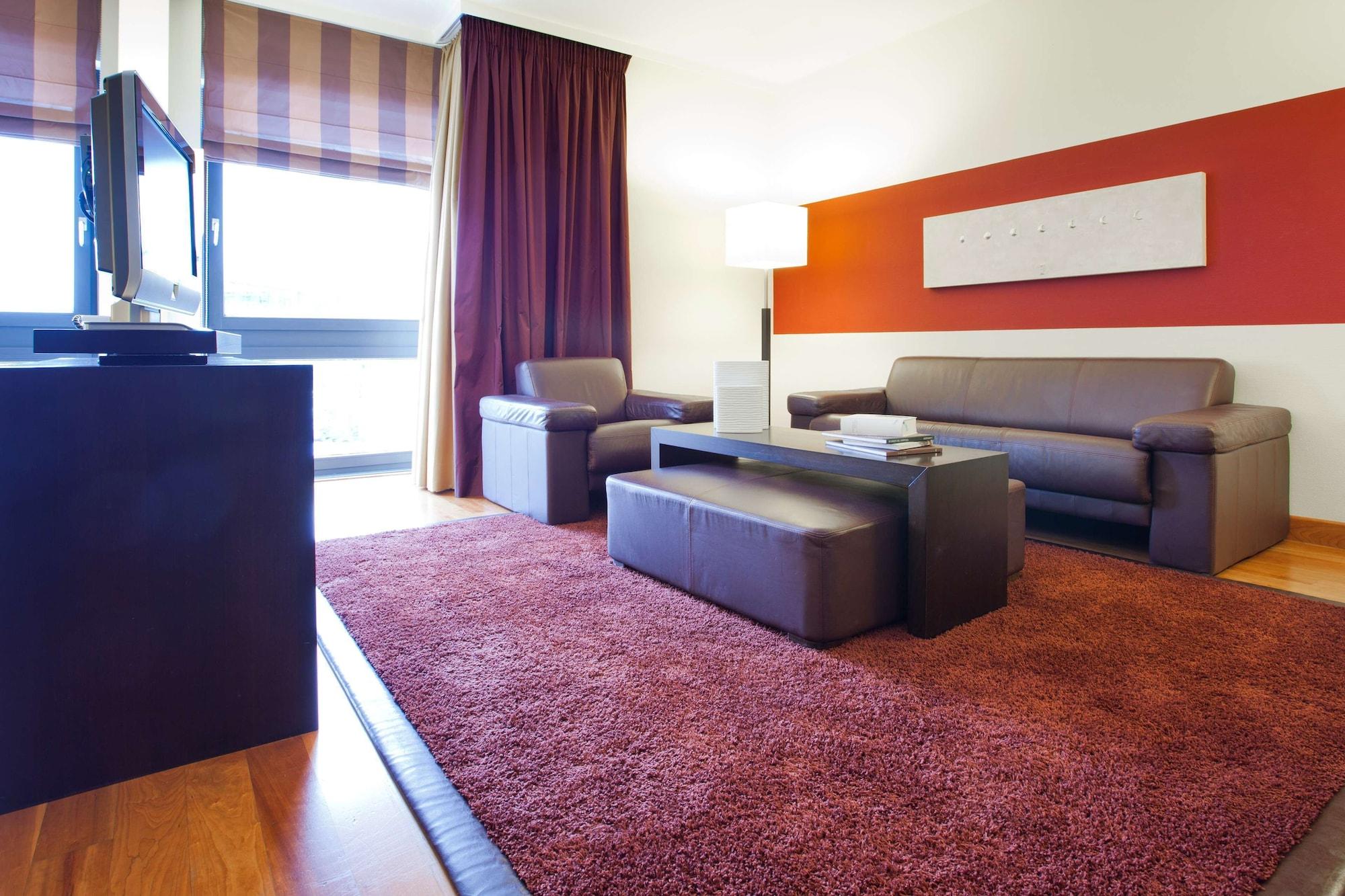 Park Inn By Radisson Luebeck Экстерьер фото