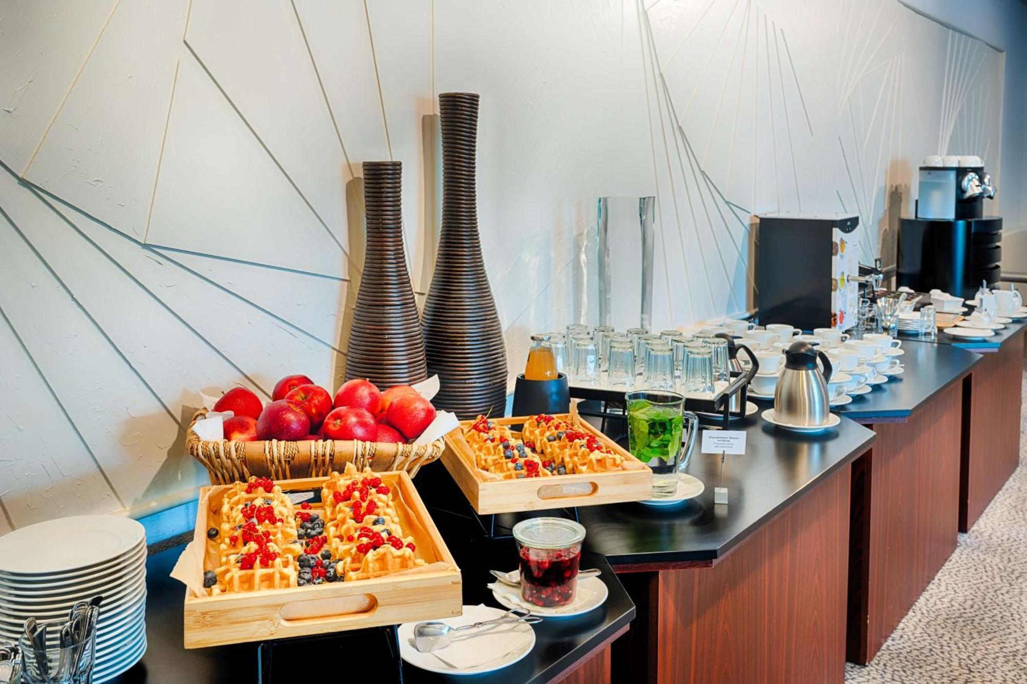 Park Inn By Radisson Luebeck Экстерьер фото