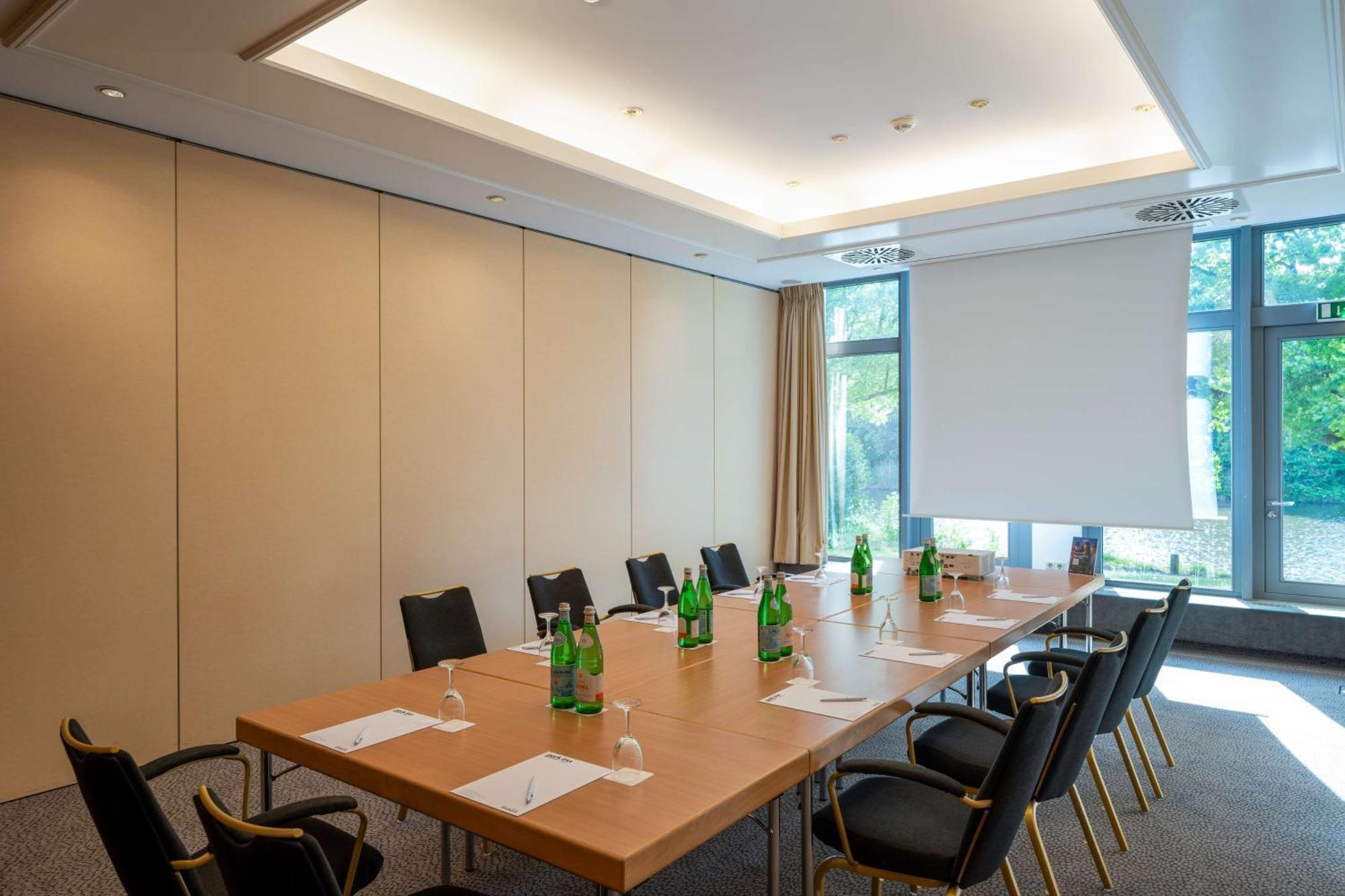 Park Inn By Radisson Luebeck Экстерьер фото