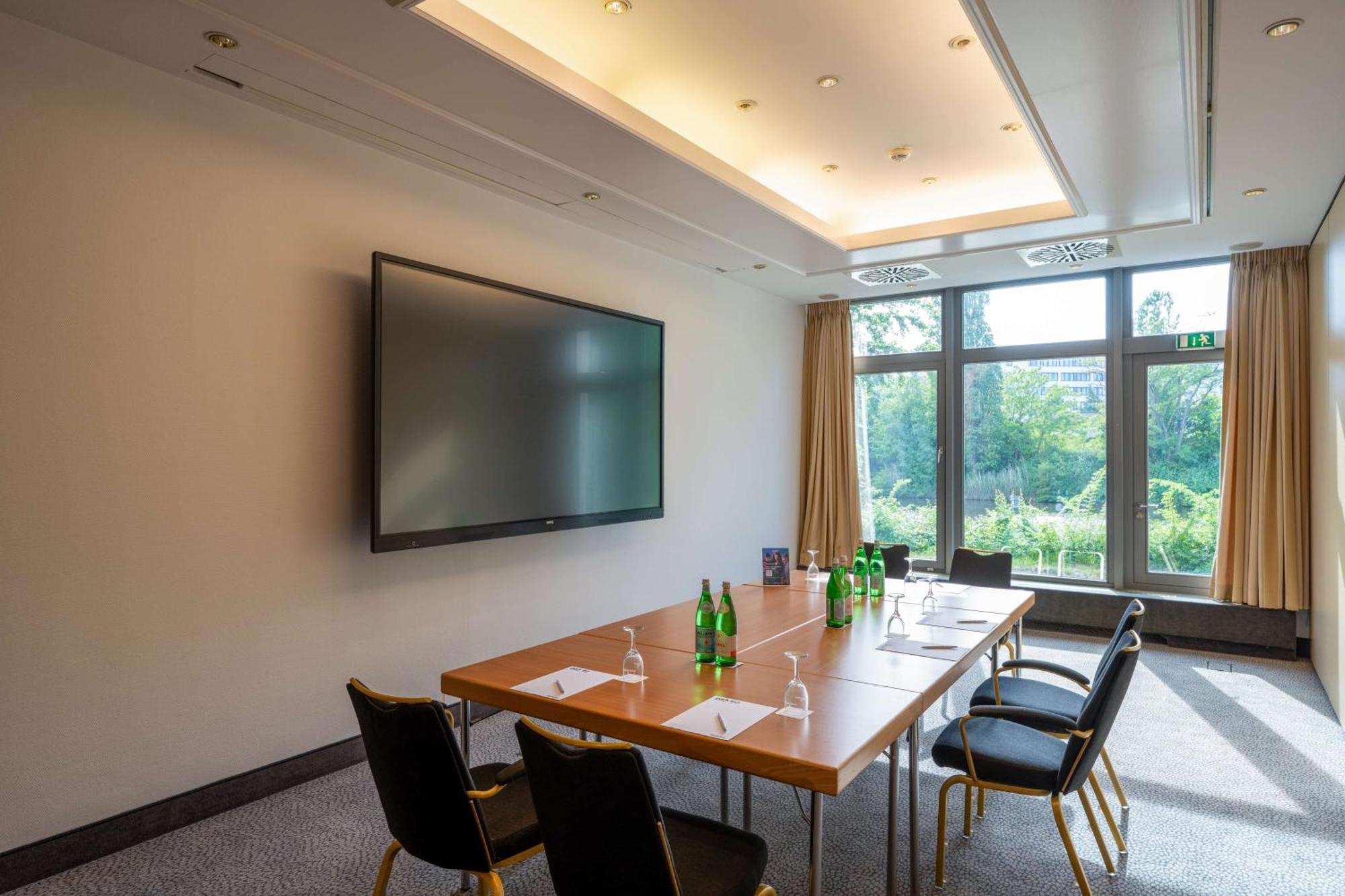 Park Inn By Radisson Luebeck Экстерьер фото
