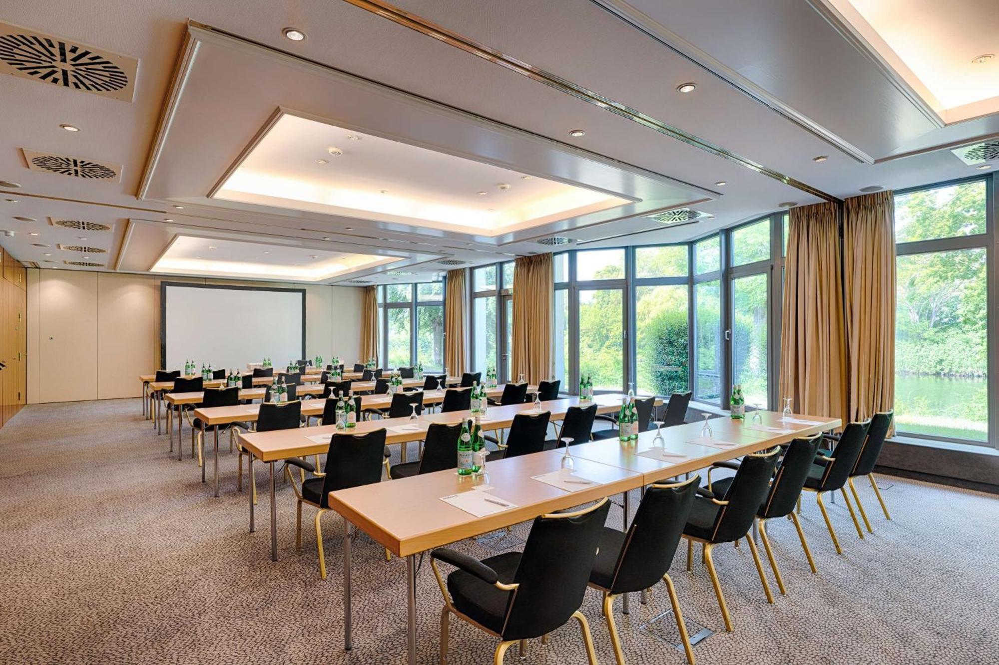 Park Inn By Radisson Luebeck Экстерьер фото