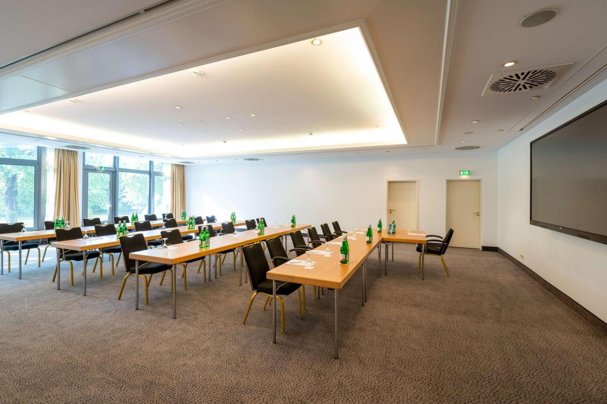 Park Inn By Radisson Luebeck Экстерьер фото