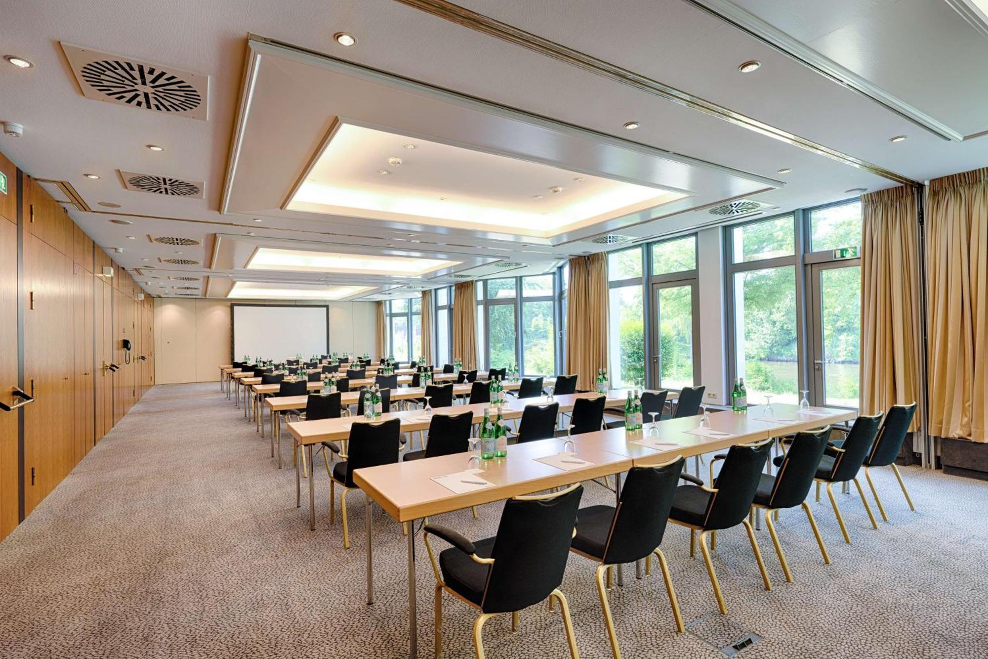 Park Inn By Radisson Luebeck Экстерьер фото