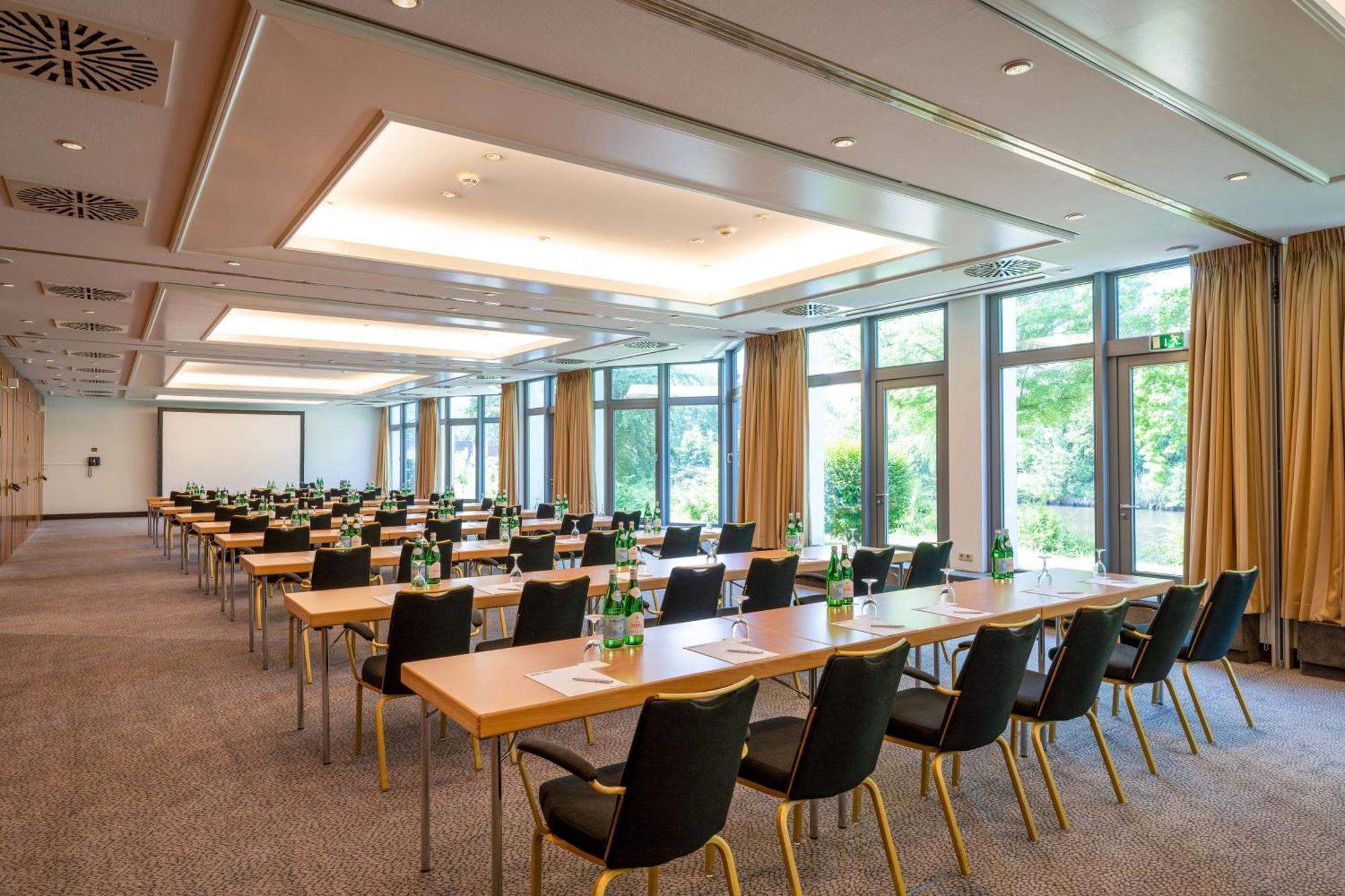 Park Inn By Radisson Luebeck Экстерьер фото