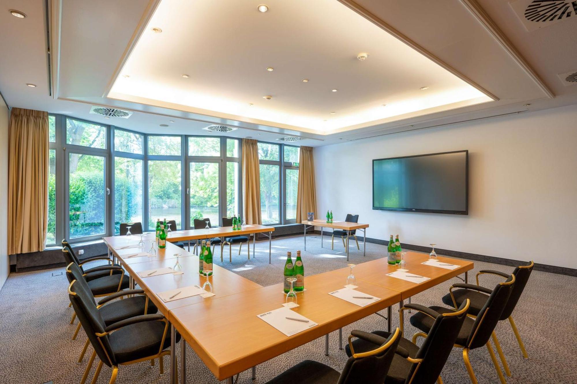 Park Inn By Radisson Luebeck Экстерьер фото